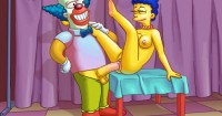 Клоун Красти и Мардж за кулисами