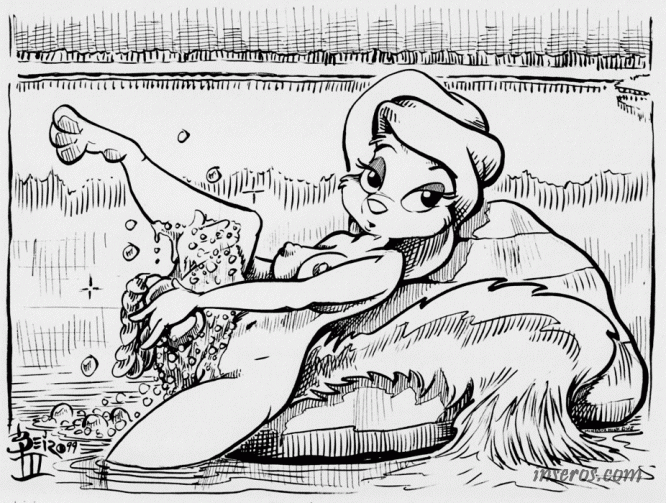 Minerva Mink моется на озере.